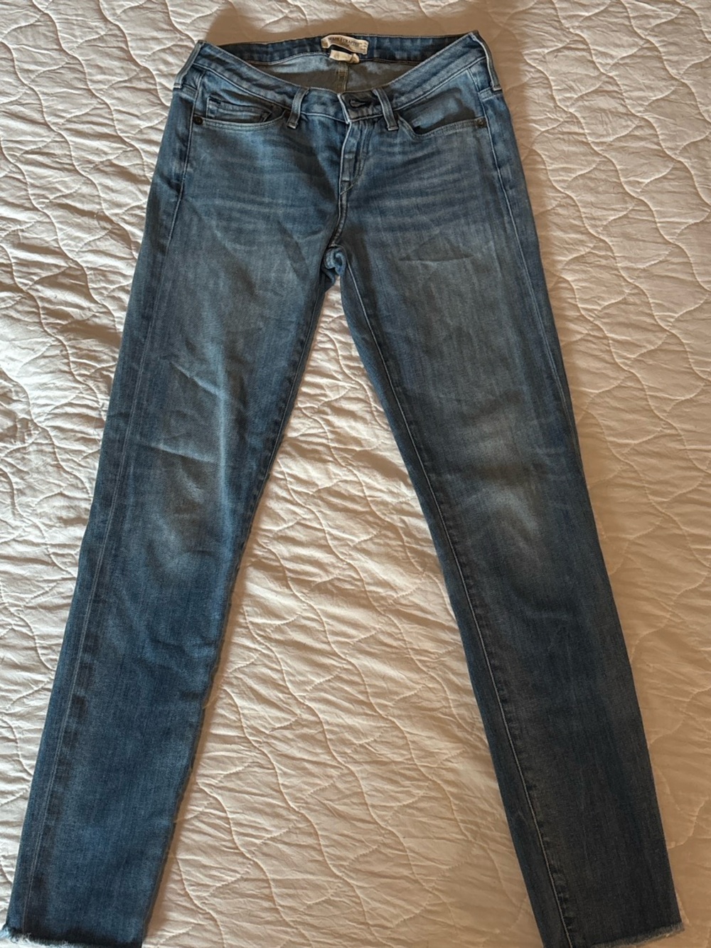 Levi's Women's Skinny Jeans in Medium Blue